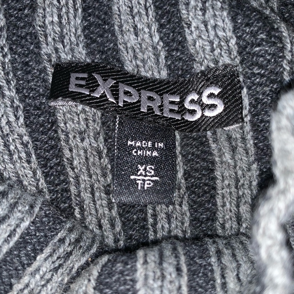 Like New! Mock neck sweater - Picture 4 of 4